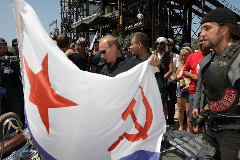 Владимир Путин и Ночные волки на байк-шоу Владимир Путин и Ночные волки на байк-шоу