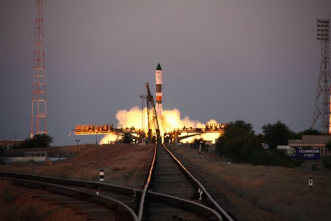 Старт ракеты с космическим грузовиком Прогресс на борту. Архив. Старт ракеты с космическим грузовиком Прогресс на борту. Архив.