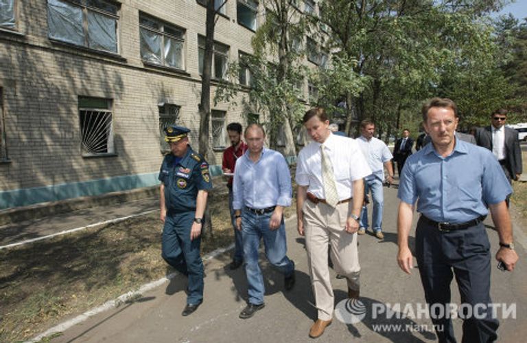 Премьер-министр РФ Владимир Путин посетил больницу на окраине Воронежа Премьер-министр РФ Владимир Путин посетил больницу на окраине Воронежа