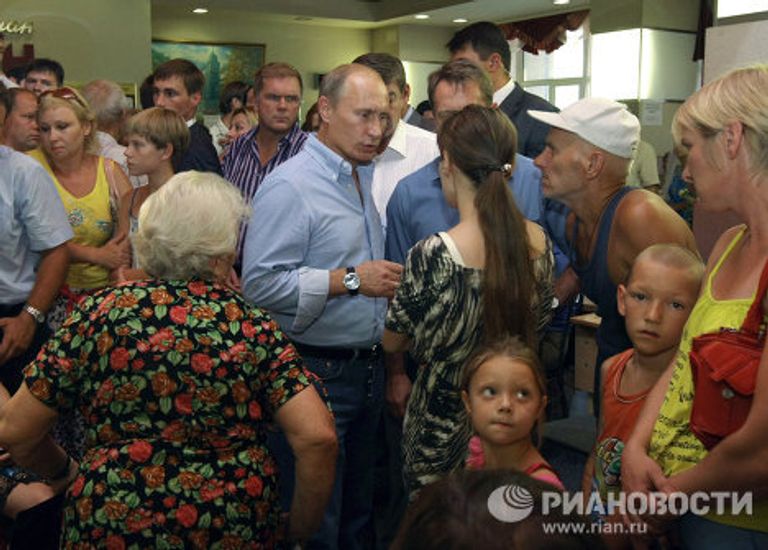 Премьер-министр РФ Владимир Путин встретился с пострадавшими от пожаров в Воронеже Премьер-министр РФ Владимир Путин встретился с пострадавшими от пожаров в Воронеже