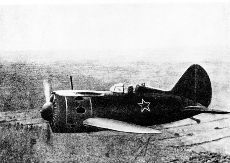 Советский истребитель И-16