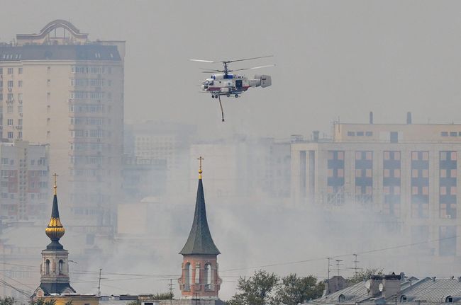 Тушение пожара в храме святых апостолов Петра и Павла в центре Москвы. Архив Тушение пожара в храме святых апостолов Петра и Павла в центре Москвы. Архив
