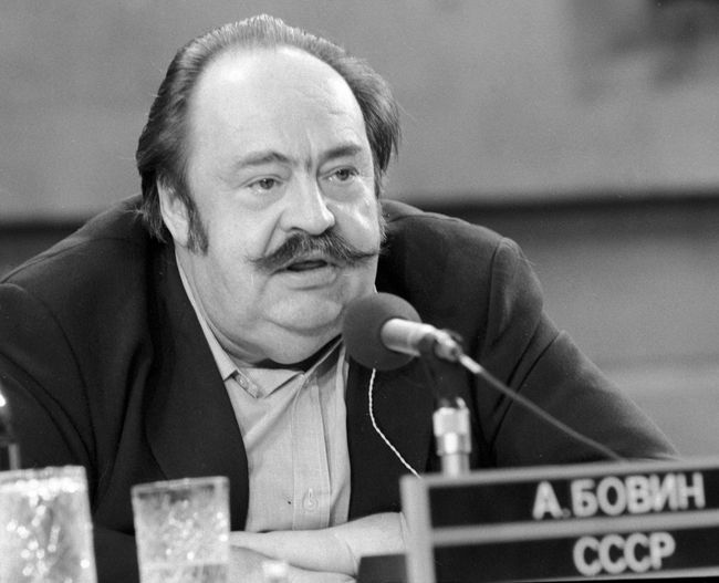 Политический обозреватель А. Бовин Политический обозреватель А. Бовин