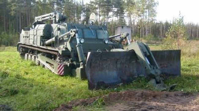 Машина БАТ-2, которая расчищает противопожарные полосы Машина БАТ-2, которая расчищает противопожарные полосы