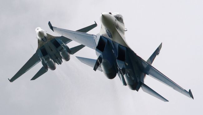 Истребители Су-27 пилотажной группы Соколы России. Архив