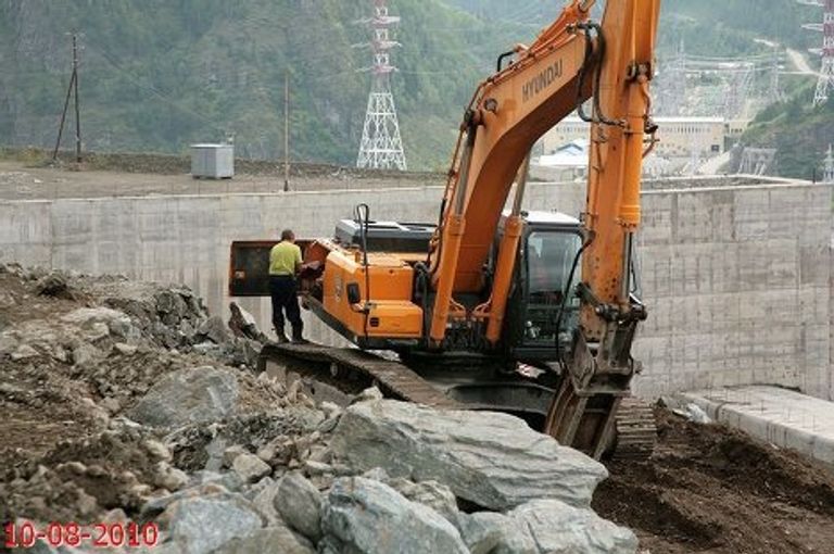 Бетонирование левого выходного портала началось на водосбросе СШГЭС Бетонирование левого выходного портала началось на водосбросе СШГЭС