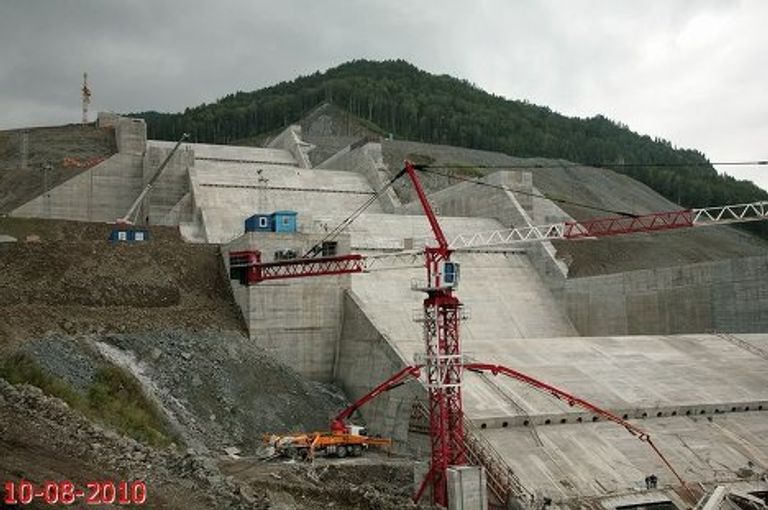 Бетонирование левого выходного портала началось на водосбросе СШГЭС Бетонирование левого выходного портала началось на водосбросе СШГЭС