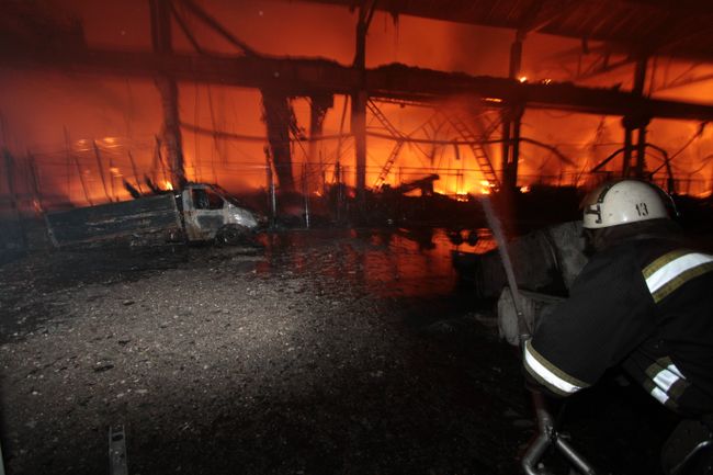 В Киеве сгорела большая часть складов Эльдорадо