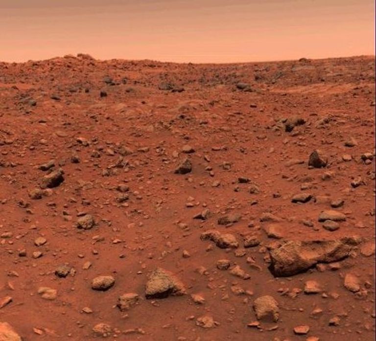 Первая цветная фотография поверхности Марса, сделанная «Викингом-1» Первая цветная фотография поверхности Марса, сделанная «Викингом-1»