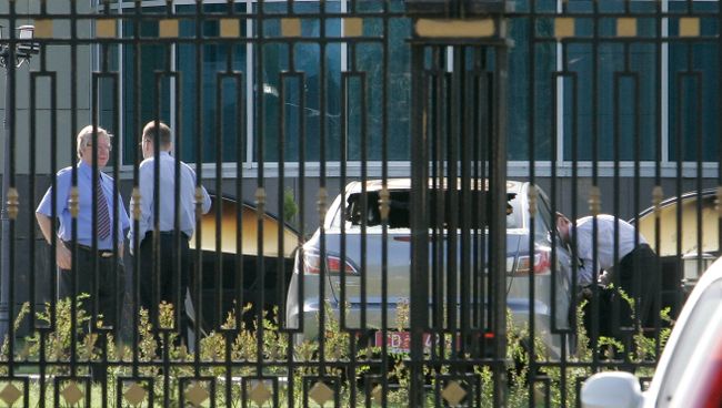 В посольство России в Минске бросили бутылки с зажигательной смесью. Архивное фото В посольство России в Минске бросили бутылки с зажигательной смесью. Архивное фото
