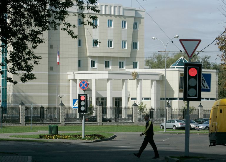 В посольство России в Минске бросили бутылки с зажигательной смесью В посольство России в Минске бросили бутылки с зажигательной смесью