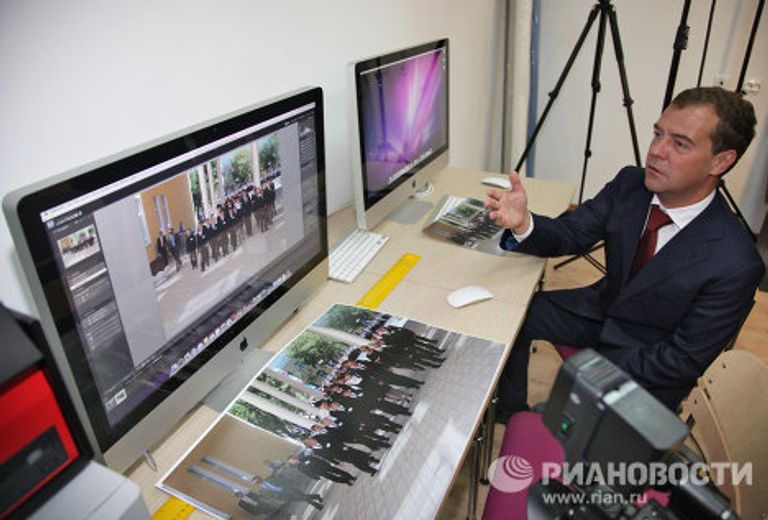 Президент РФ Д.Медведев посетил Оренбургское президентское кадетское училище Президент РФ Д.Медведев посетил Оренбургское президентское кадетское училище