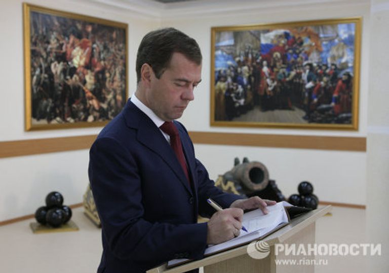 Президент РФ Д.Медведев посетил Оренбургское президентское кадетское училище Президент РФ Д.Медведев посетил Оренбургское президентское кадетское училище