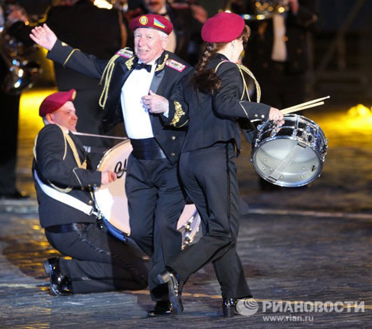 Открытие Международного военно-музыкального фестиваля Спасская башня Открытие Международного военно-музыкального фестиваля Спасская башня