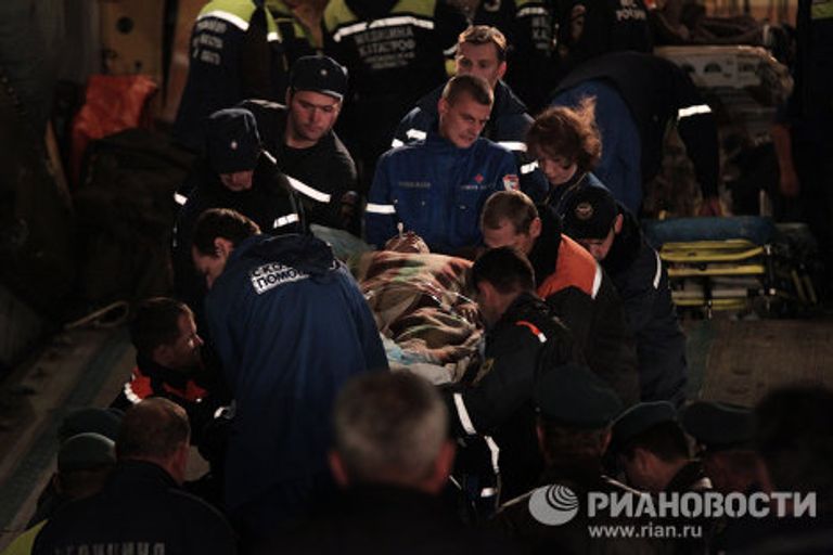 Самолет МЧС доставил 11 пострадавших от теракта во Владикавказе в Москву Самолет МЧС доставил 11 пострадавших от теракта во Владикавказе в Москву