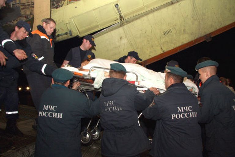 Самолет МЧС привез раненых из Владикавказа Самолет МЧС привез раненых из Владикавказа