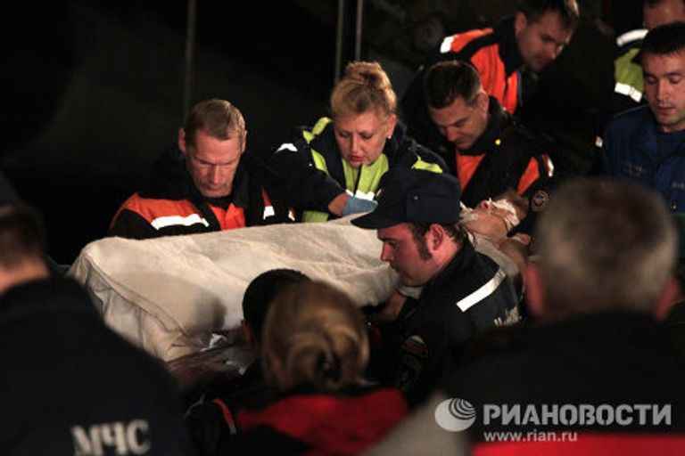 Самолет МЧС доставил 11 пострадавших от теракта во Владикавказе в Москву Самолет МЧС доставил 11 пострадавших от теракта во Владикавказе в Москву