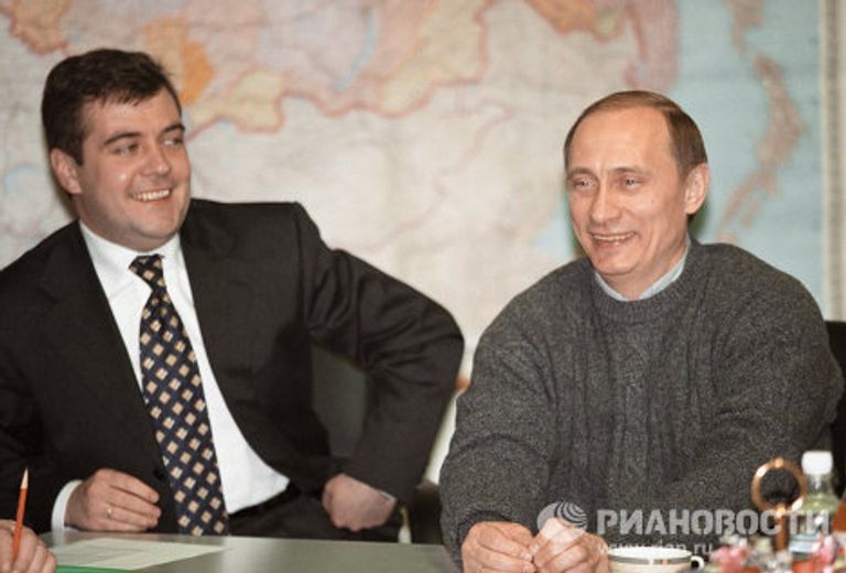 Путин и Медведев проводят пресс-конференцию Путин и Медведев проводят пресс-конференцию