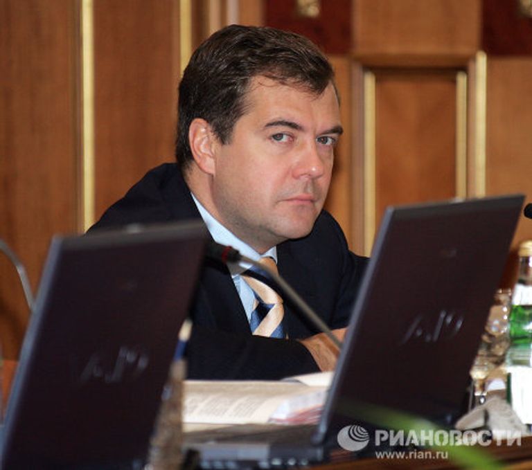 Д.Медведев на заседании правительства РФ Д.Медведев на заседании правительства РФ