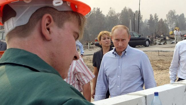 Премьер-министр РФ Владимир Путин ознакомился с ходом работ по застройке пострадавших от лесных пожаров районов Премьер-министр РФ Владимир Путин ознакомился с ходом работ по застройке пострадавших от лесных пожаров районов