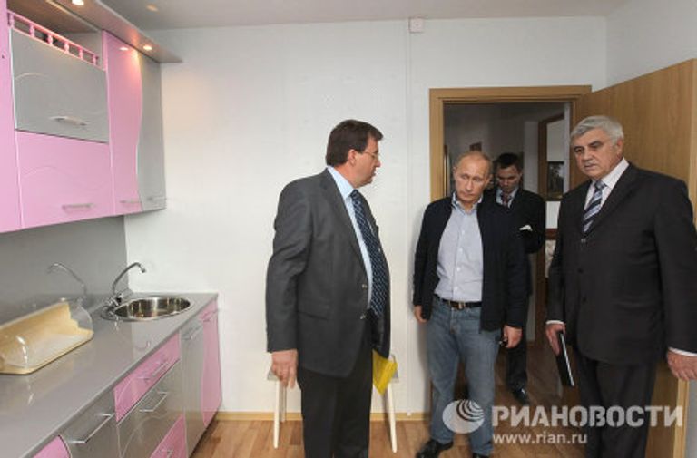 Премьер-министр РФ Владимир Путин посетил деревню Иватино