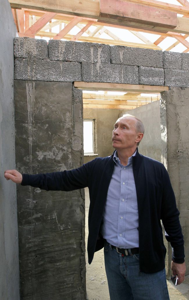 15 сентября 2010 года. Председатель правительства РФ Владимир Путин посетил деревню Иватино (Меленковский район), где ознакомился с ходом строительства жилья для пострадавших от лесных пожаров