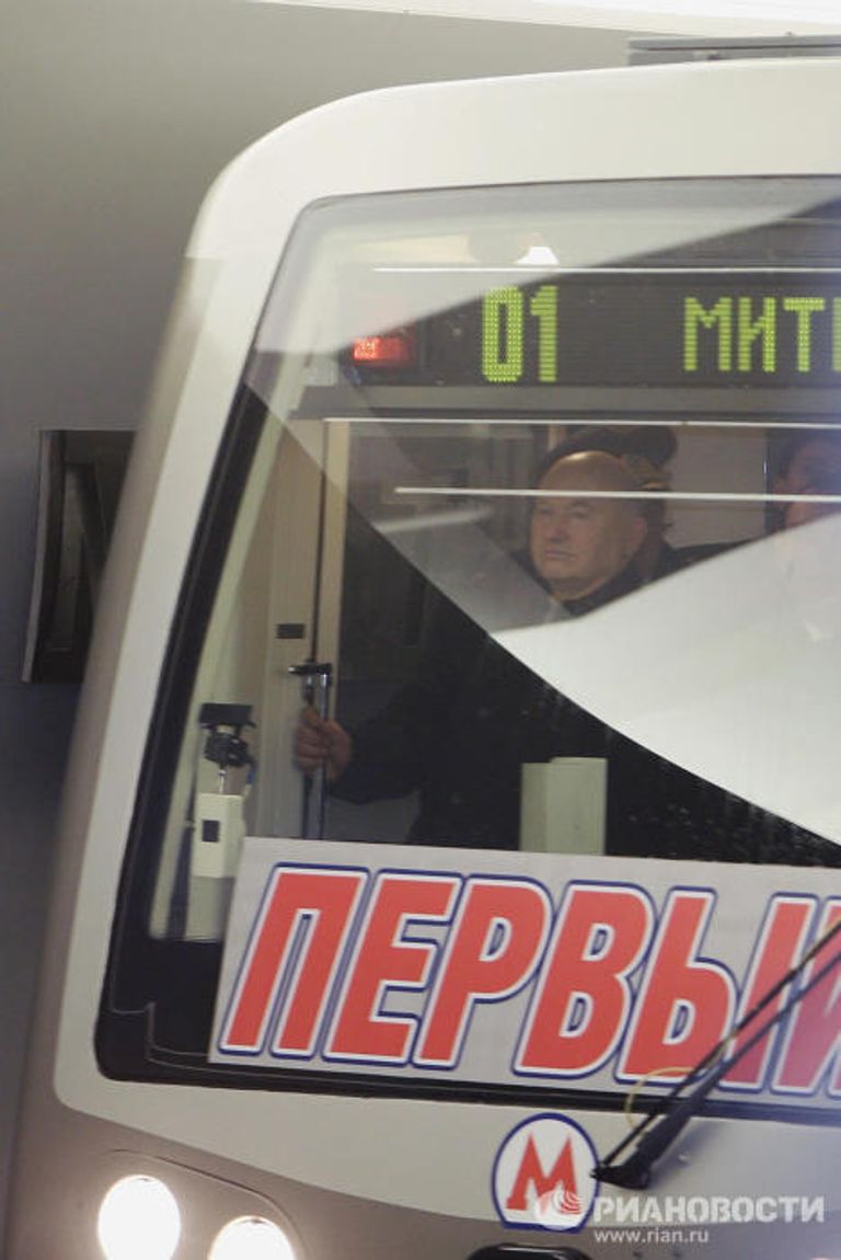 Юрий Лужков на открытии новой станции московского метро - Митино Юрий Лужков на открытии новой станции московского метро - Митино