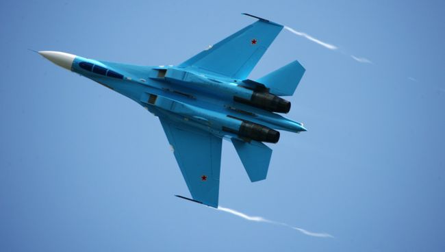 Самолет-истребитель Су-27. Архив