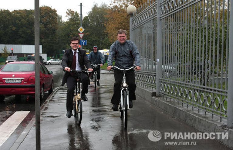 Российские чиновники в столичной подземке и на улицах города Российские чиновники в столичной подземке и на улицах города