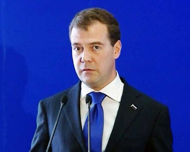 Медведев рассказал, почему уволил Лужкова
