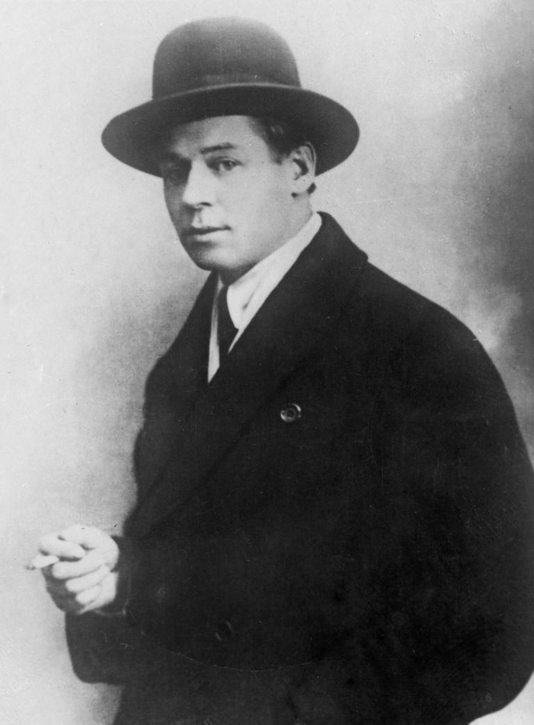 Поэт Сергей Есенин Поэт Сергей Есенин