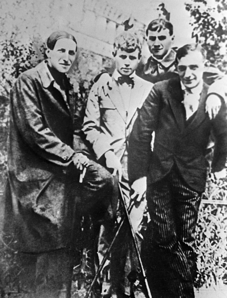 Есенин, Кусиков, Шершеневич, Мариенгоф Есенин, Кусиков, Шершеневич, Мариенгоф