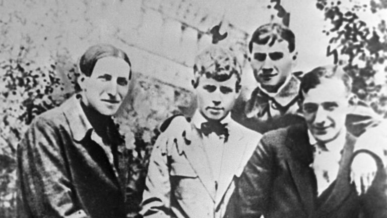 Есенин, Кусиков, Шершеневич, Мариенгоф Есенин, Кусиков, Шершеневич, Мариенгоф