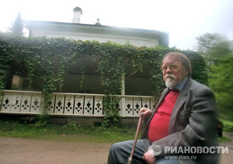 Драматург М. Рощин в музее-усадьбе Ясная Поляна Драматург М. Рощин в музее-усадьбе Ясная Поляна