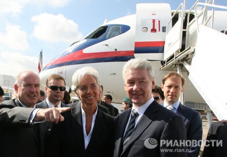 Зампредседателя правительства РФ С.Собянин и минэкономики Франции К.Лагард посетили салон в Ле-Бурже Зампредседателя правительства РФ С.Собянин и минэкономики Франции К.Лагард посетили салон в Ле-Бурже