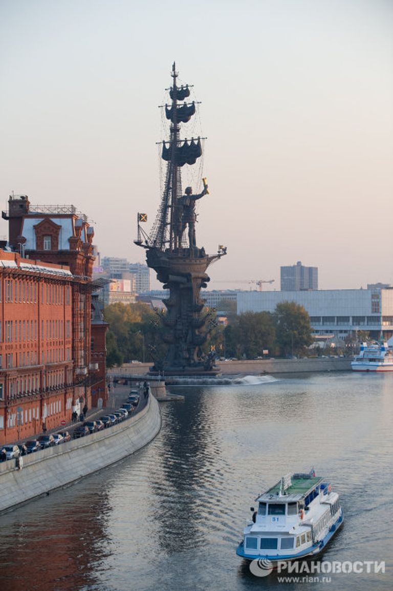 Памятник Петру I на Берсеньевской набережной Памятник Петру I на Берсеньевской набережной