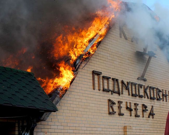 Крупный пожар в кафе Подмосковные вечера тушили несколько часов