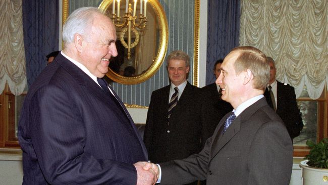 Владимир Путин и Гельмут Коль. Архивное фото Владимир Путин и Гельмут Коль. Архивное фото
