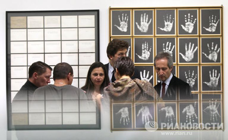 Выставка движения Fluxus в новом здании Московского дома фотографии Выставка движения Fluxus в новом здании Московского дома фотографии