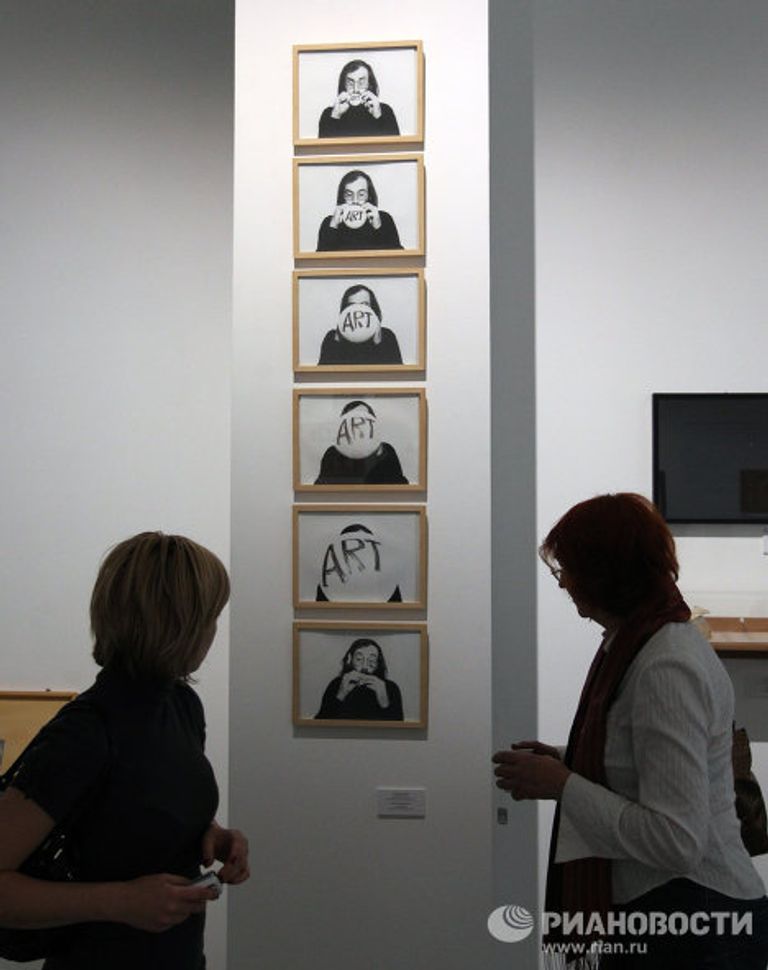 Выставка движения Fluxus в новом здании Московского дома фотографии Выставка движения Fluxus в новом здании Московского дома фотографии