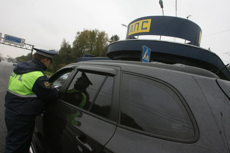 Проверка уровня тонирования стекол автомобилей в Москве