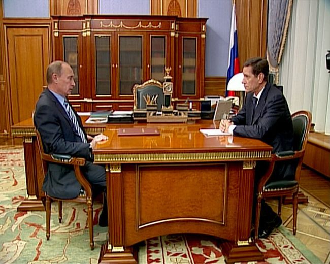 Путин велел срочно выплатить деньги пострадавшим при наводнении и теракте