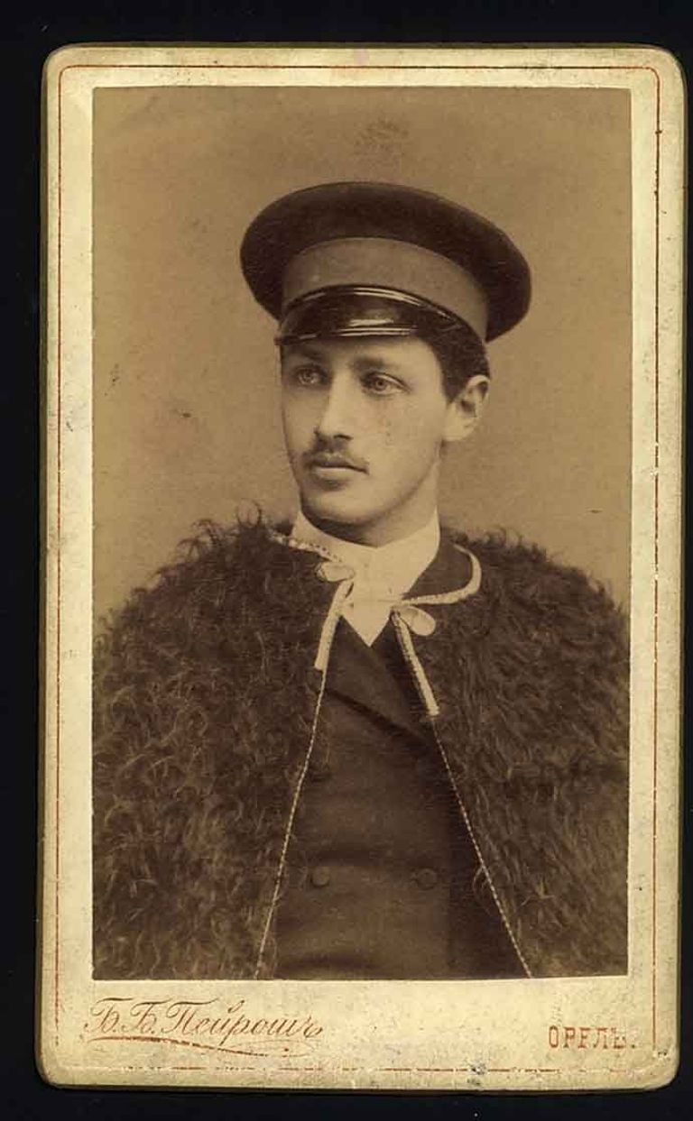 Иван Бунин. 1891 год Иван Бунин. 1891 год