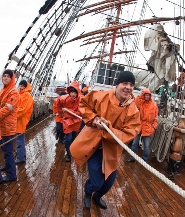 Барк «Седов» в Северном море - испытание штормом Барк «Седов» в Северном море - испытание штормом