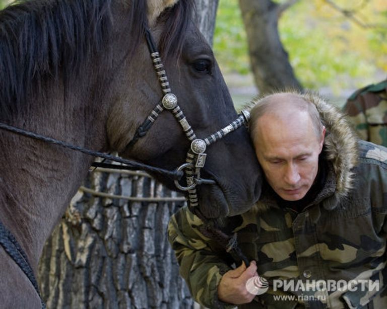 Премьер-министр РФ Владимир Путин во время экспедиции в Убсунурскую котловину Премьер-министр РФ Владимир Путин во время экспедиции в Убсунурскую котловину