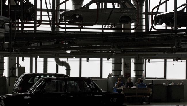 Работа завода ОАО АвтоВАЗ в Тольятти. Архивное фото Работа завода ОАО АвтоВАЗ в Тольятти. Архивное фото