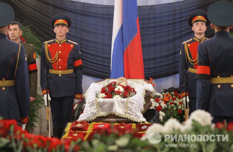 Гражданская панихида по Виктору Черномырдину проходит в Москве Гражданская панихида по Виктору Черномырдину проходит в Москве