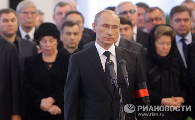 Премьер-министр РФ В.Путин га гражданской панихиде по Виктору Черномырдину Премьер-министр РФ В.Путин га гражданской панихиде по Виктору Черномырдину