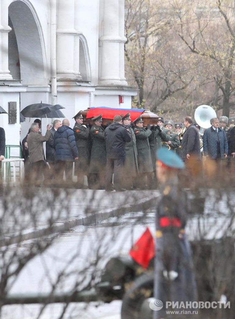 Похороны экс глава правительства РФ В.Черномырдина на Новодевичьем кладбище Похороны экс глава правительства РФ В.Черномырдина на Новодевичьем кладбище