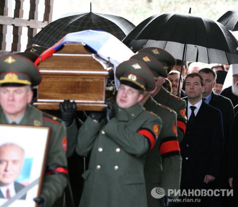 Президент РФ Д.Медведев на похоронах Виктора Черномырдина Президент РФ Д.Медведев на похоронах Виктора Черномырдина